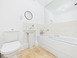 Main Bathroom- click for photo gallery